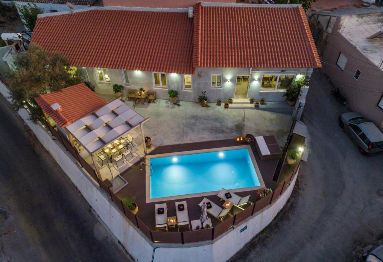 Villa Roxanne Galatás Exteriér fotografie